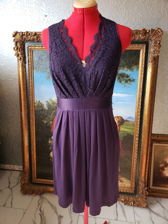 Banana Republic Dresses & Skirts - Banana Republic Plum Lace V-Neck Midi Dress